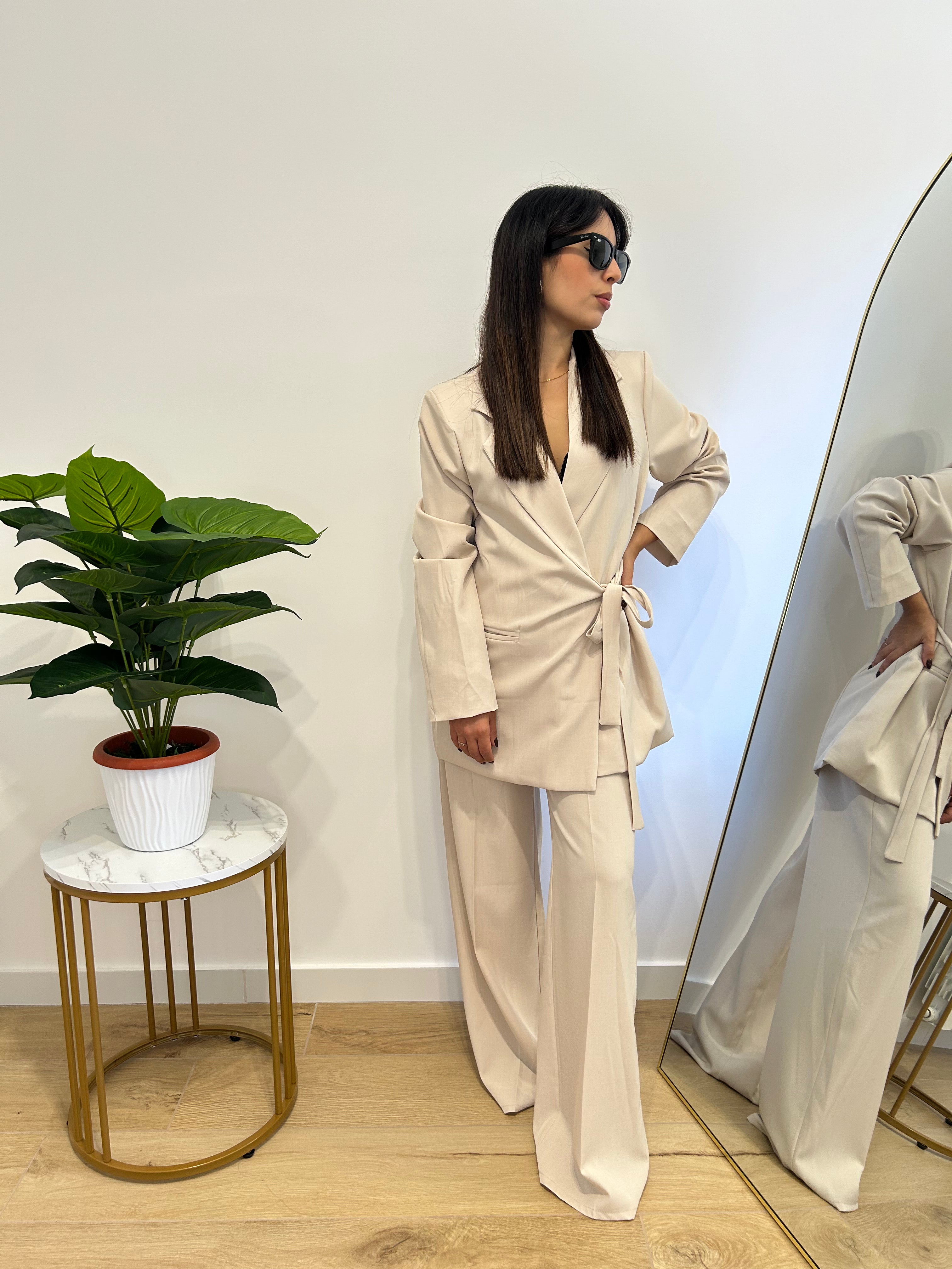 Coordinato beige con laccio