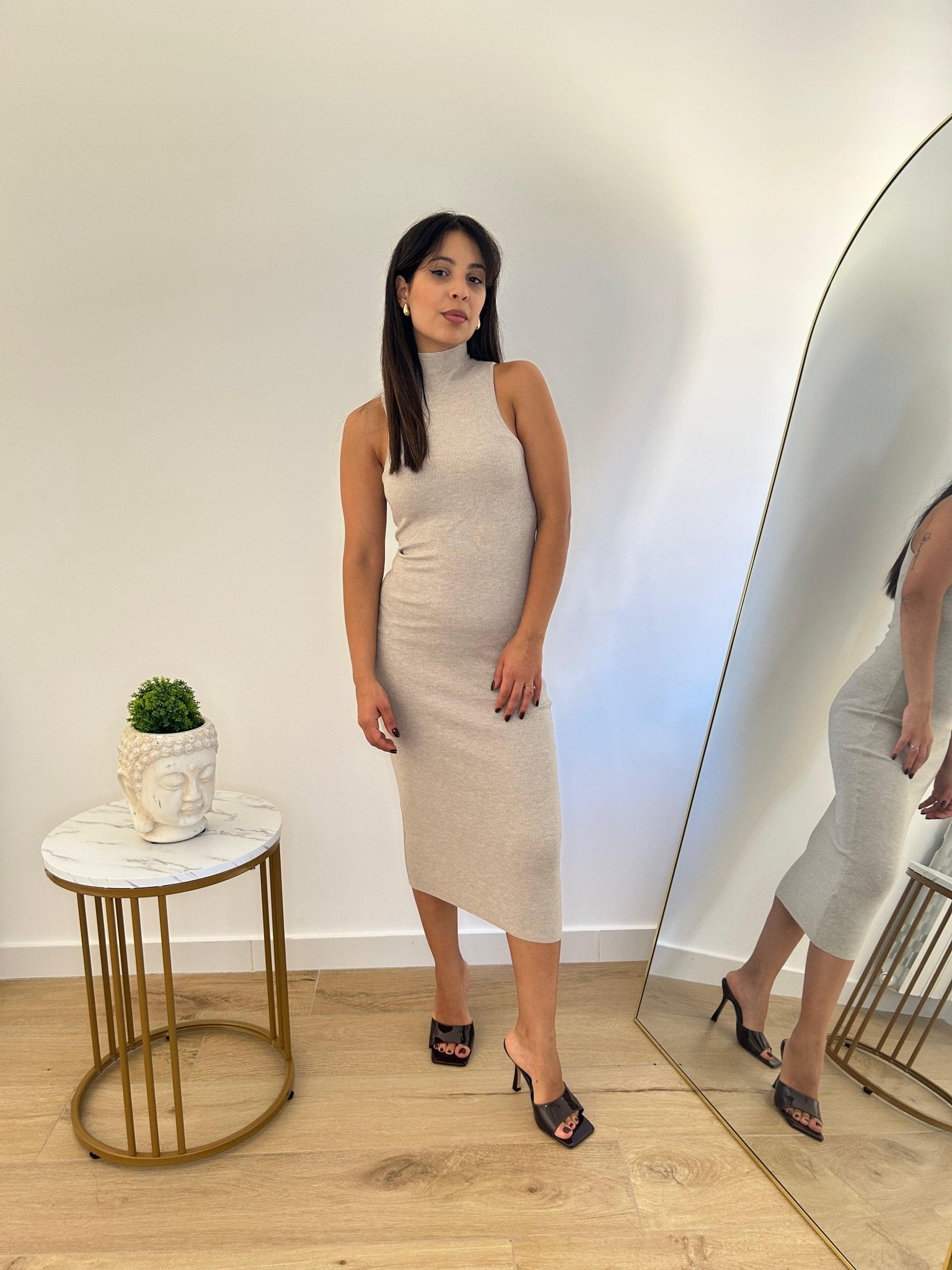 Abito in maglia smanicato beige - AriGlamour